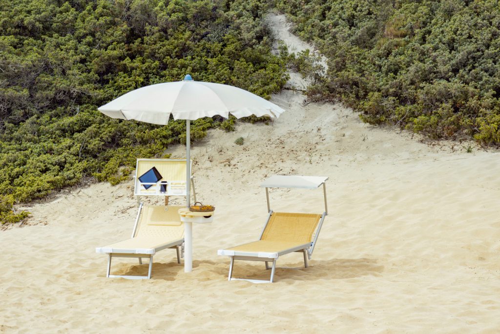 Xxerciz Strandschirm Getränkehalter – Mit 2 Haltern & Snackfach, Für Schirme 2-6,9 Cm Durchmesser