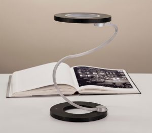 sinuosa-tischleuchte-engi-lighting