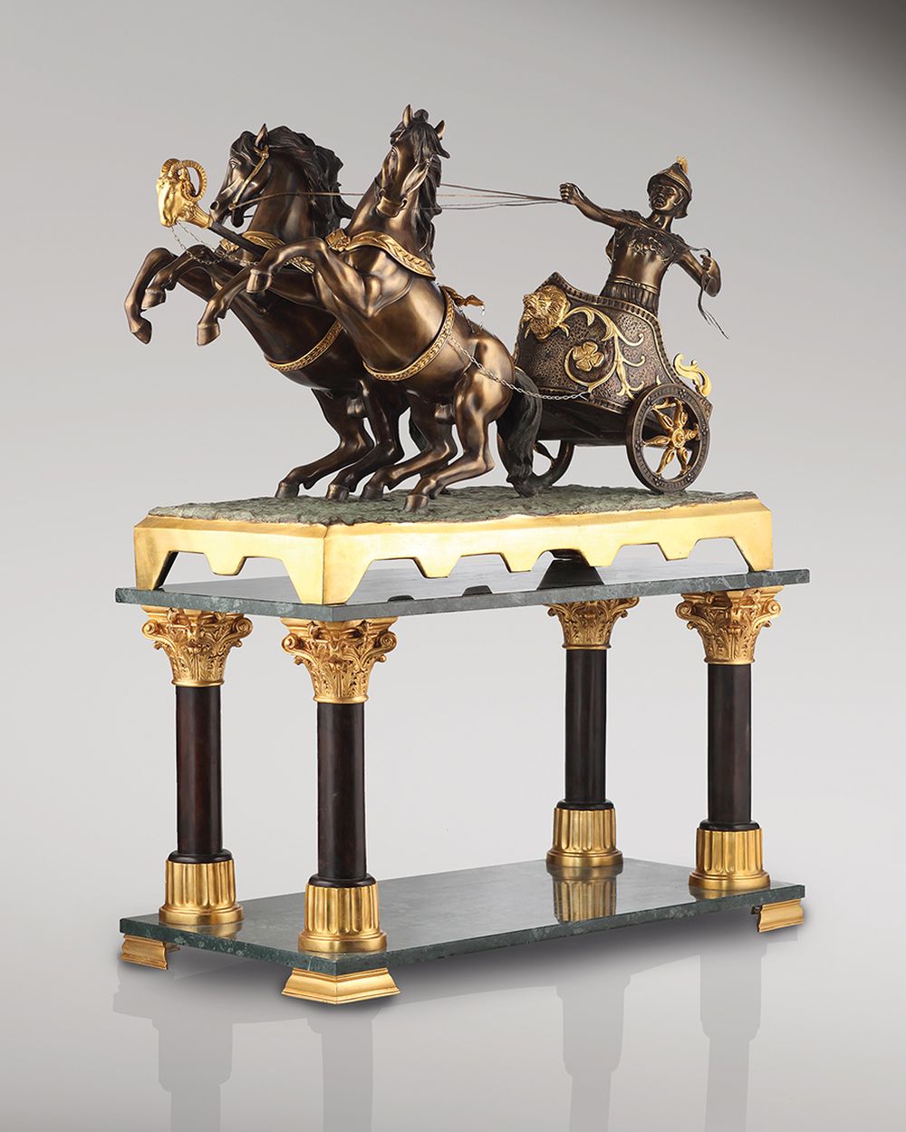 BENHUR_klassische_bronzestatuen_reiter_zweifarbige_bronzepatina_und_blattgold_Kunsthandwerke | Fonderie_Artistiche_Ruocco_BENHUR_klassische_bronzestatuen_reiter_zweifarbige_bronzepatina_und_blattgold_Kunsthandwerke