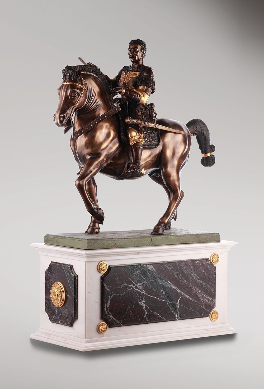 GATTAMELATA_klassische_bronzestatuen_reiter_zweifarbige_bronzepatina_und_blattgold_Kunsthandwerke | Fonderie_Artistiche_Ruocco_GATTAMELATA_klassische_bronzestatuen_reiter_zweifarbige_bronzepatina_und_blattgold_Kunsthandwerke