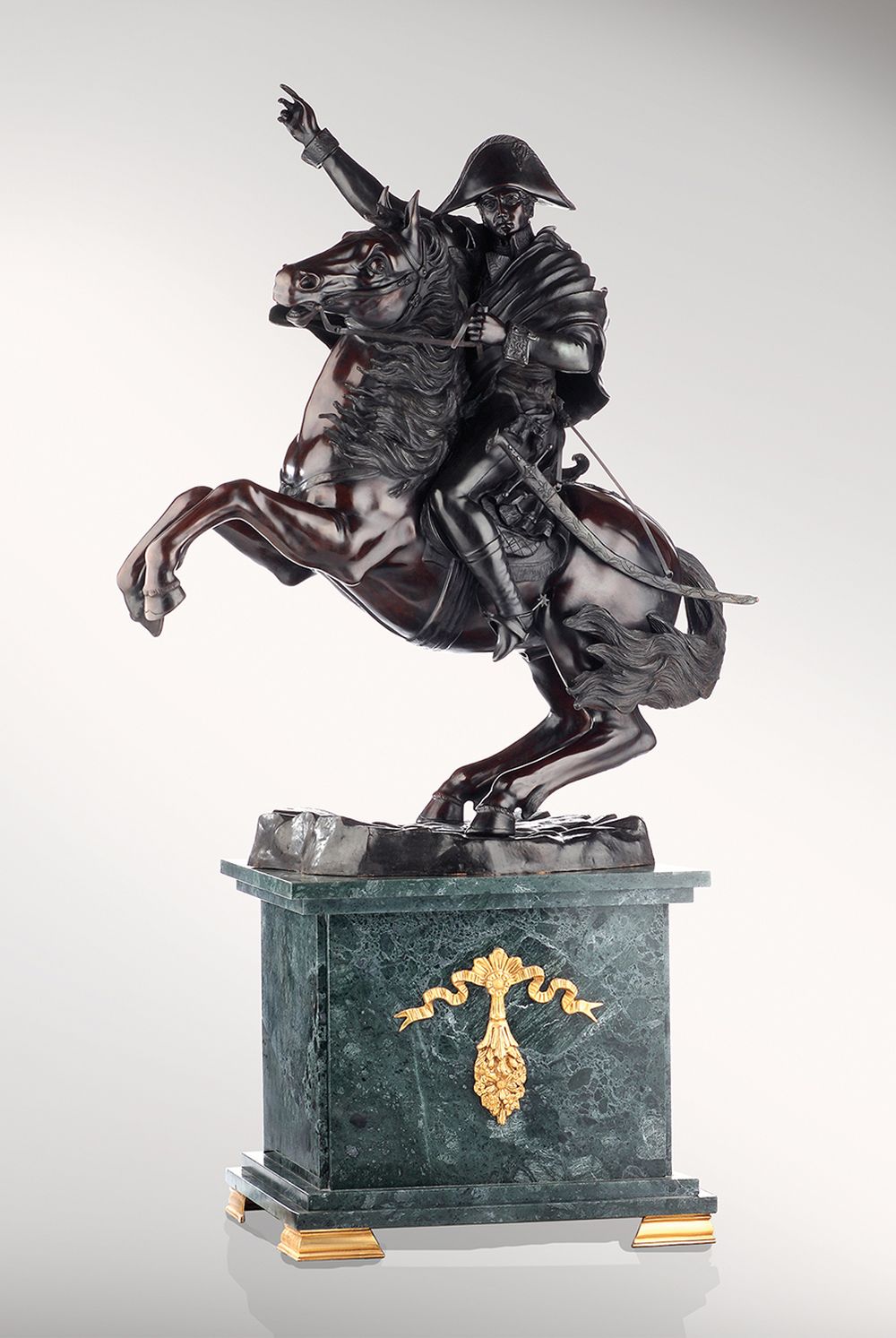 NAPOLEON_BONAPARTE_klassische_bronzestatuen_reiter_zweifarbige_patina_500_Kunsthandwerke | Fonderie_Artistiche_Ruocco_NAPOLEON_BONAPARTE_klassische_bronzestatuen_reiter_zweifarbige_patina_500_Kunsthandwerke