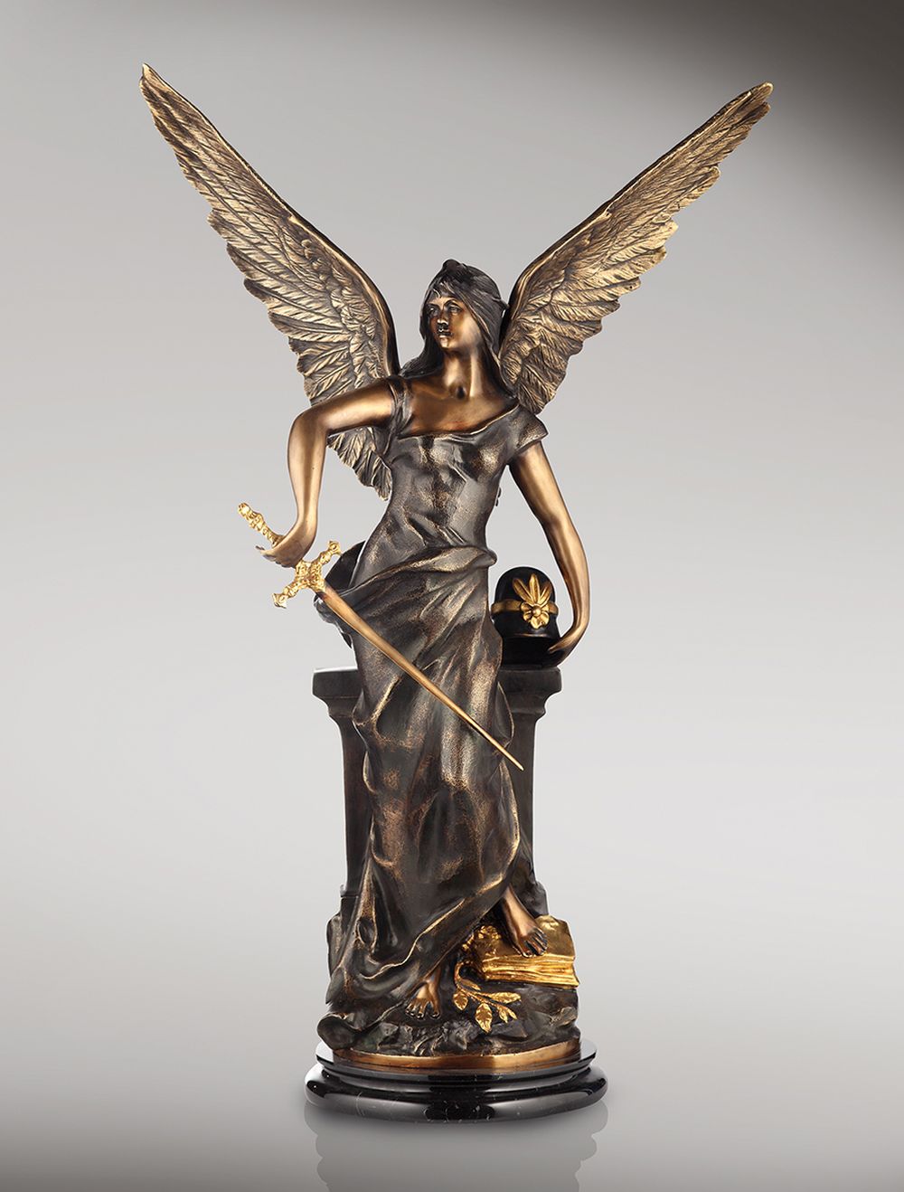 SIEG_MIT_HELM_klassische_bronzestatuen_menschfiguren_zweifarbige_bronzepatina_Kunsthandwerke | Fonderie_Artistiche_Ruocco_SIEG_MIT_HELM_klassische_bronzestatuen_menschfiguren_zweifarbige_bronzepatina_Kunsthandwerke