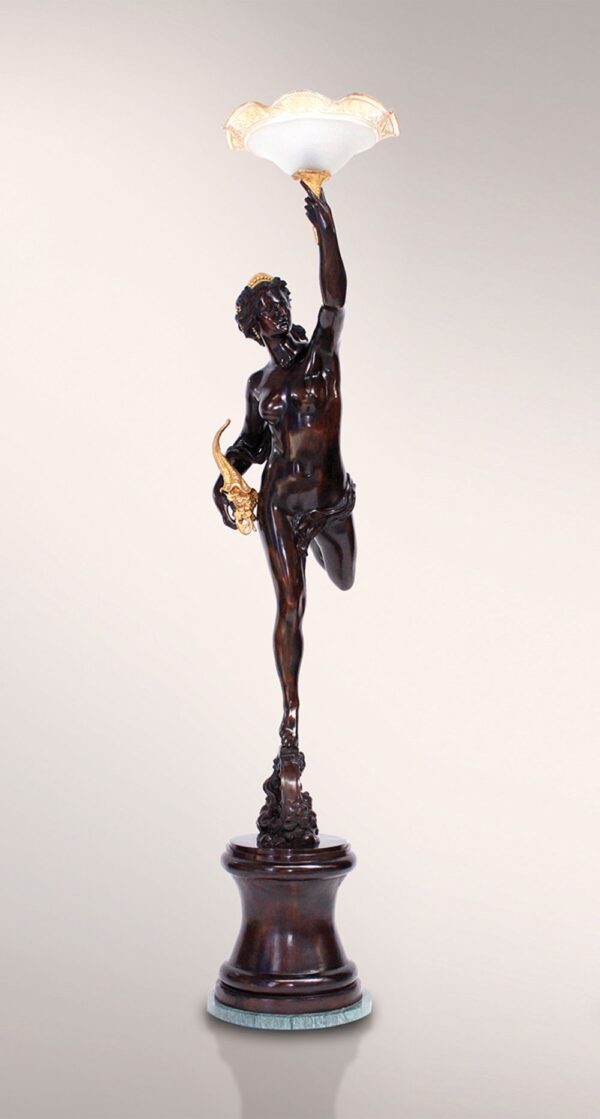 ENUS_DES_UeBERFLUSSES_MIT_LAMPE_klassische_lampen_leuchten_patina_500_kunsthandwerke | Fonderie_Artistiche_Ruocco_VENUS_DES_ÜBERFLUSSES_MIT_LAMPE_klassische_lampen_leuchten_patina_500_kunsthandwerke