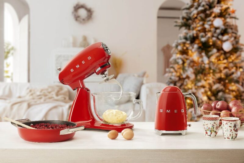 Smeg Kochgeschirr Kollektion Töpfe und Pfannen Bratpfannen Crem Rot Schwarz 12