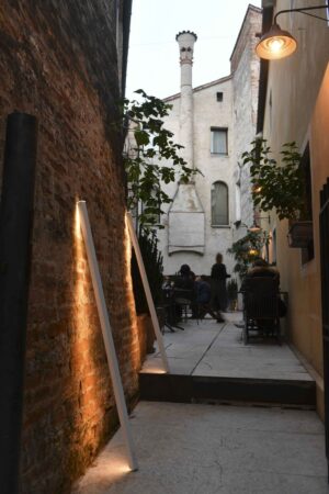 PENCIL Zafferano vielfältig Steh Pendel Tisch leuchte Garten outdoor Mobile Led Leuchtenstab Akku | Zafferano_akku leuchte outdoor pencil _photo Francesco Esci 4